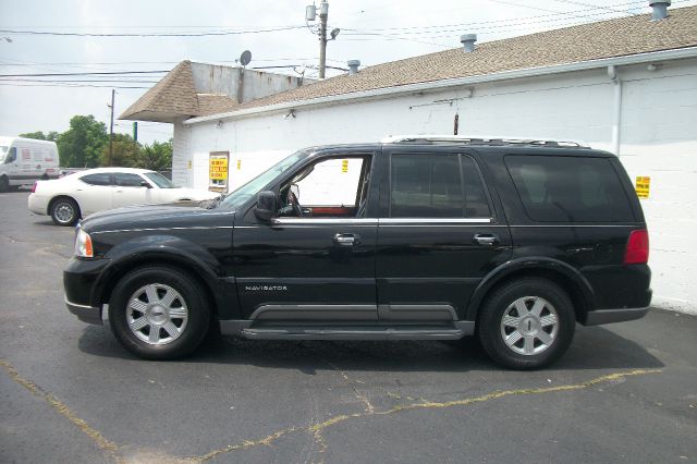 Lincoln Navigator 2003 photo 2