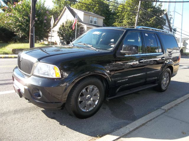 Lincoln Navigator 2003 photo 2