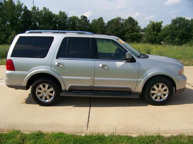 Lincoln Navigator 2003 photo 1