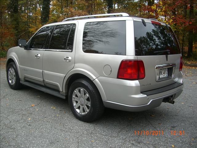 Lincoln Navigator 2003 photo 2