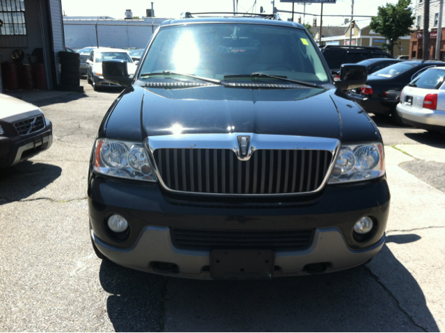 Lincoln Navigator 2003 photo 2