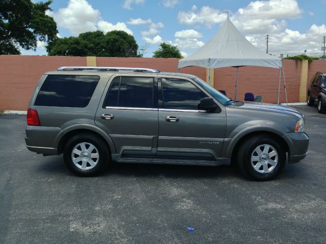 Lincoln Navigator 2003 photo 2