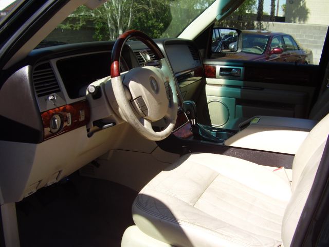 Lincoln Navigator 2003 photo 2