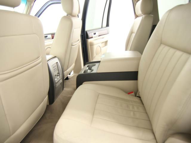 Lincoln Navigator 2003 photo 11