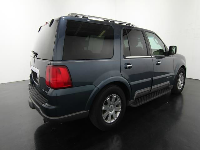 Lincoln Navigator 2003 photo 2