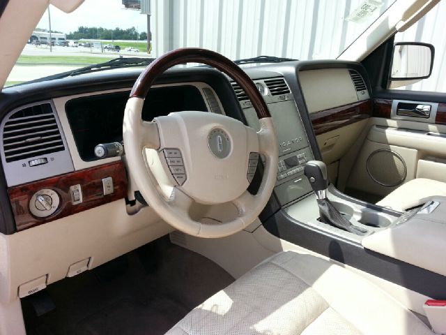 Lincoln Navigator 2003 photo 1