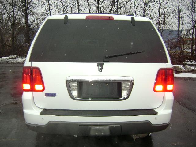 Lincoln Navigator 2003 photo 2