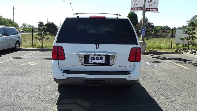 Lincoln Navigator 2003 photo 3