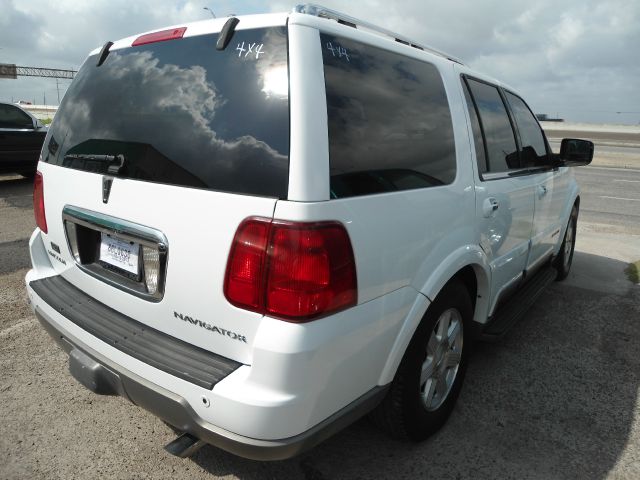 Lincoln Navigator 2003 photo 2