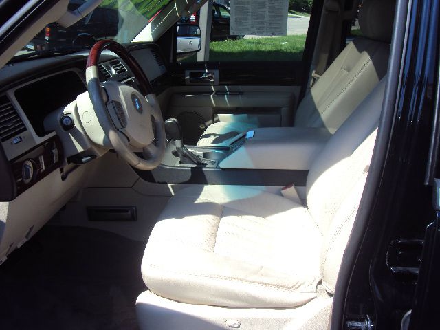 Lincoln Navigator 2003 photo 2