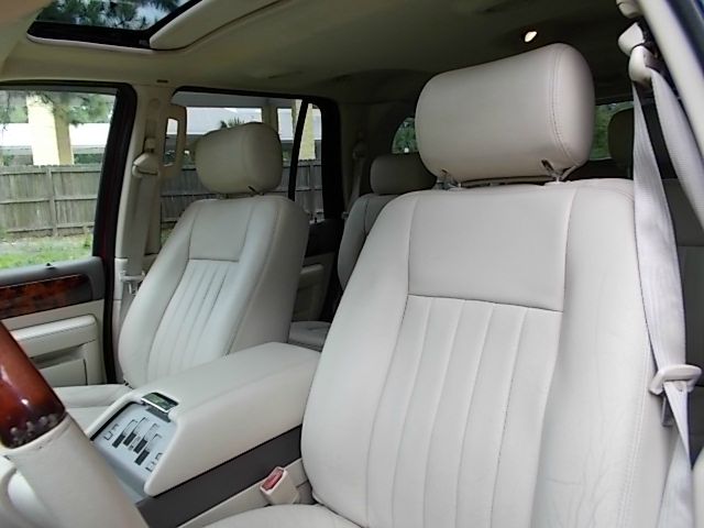 Lincoln Navigator 2004 photo 1