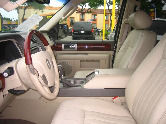 Lincoln Navigator 2004 photo 11