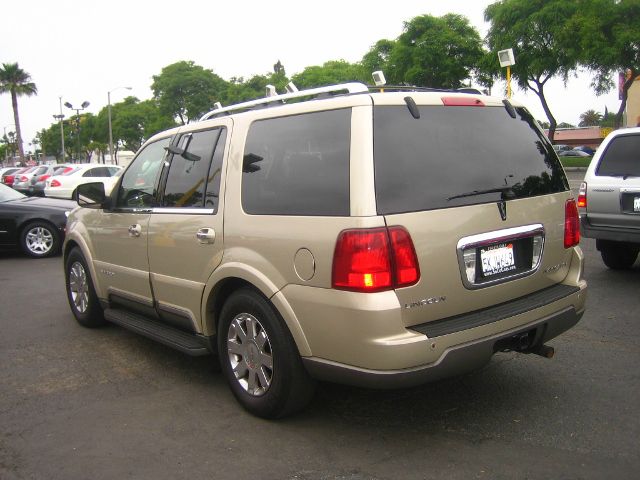 Lincoln Navigator 2004 photo 8