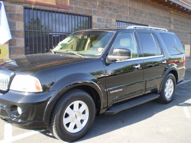 Lincoln Navigator 2004 photo 2