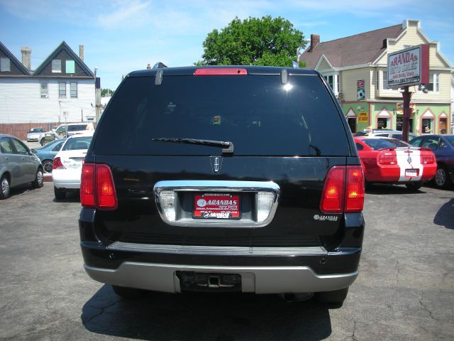 Lincoln Navigator 2004 photo 3