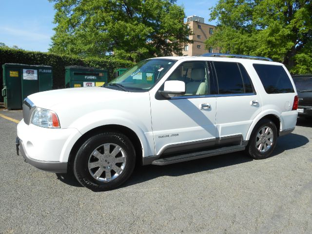 Lincoln Navigator 2004 photo 1