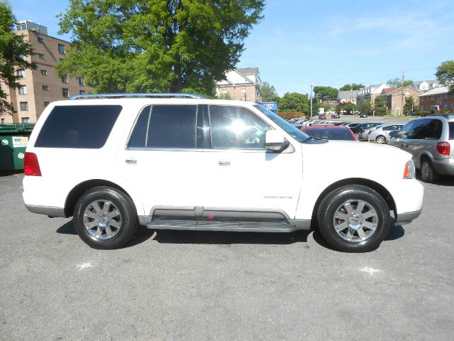 Lincoln Navigator 2004 photo 11