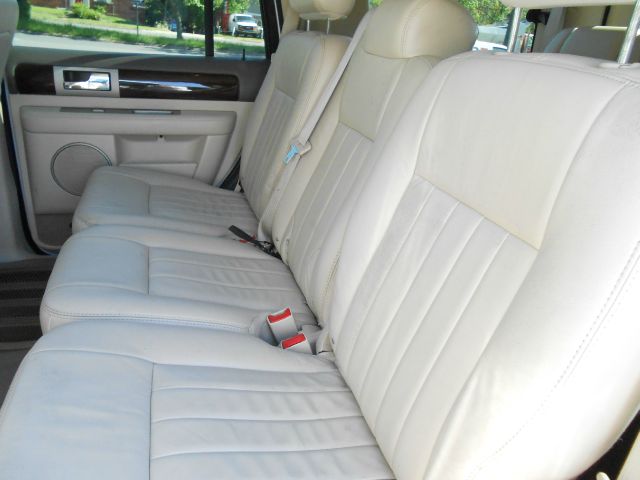 Lincoln Navigator 2004 photo 12