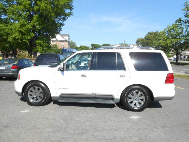 Lincoln Navigator 2004 photo 2