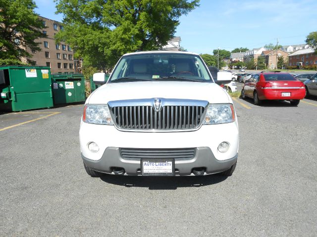 Lincoln Navigator 2004 photo 3