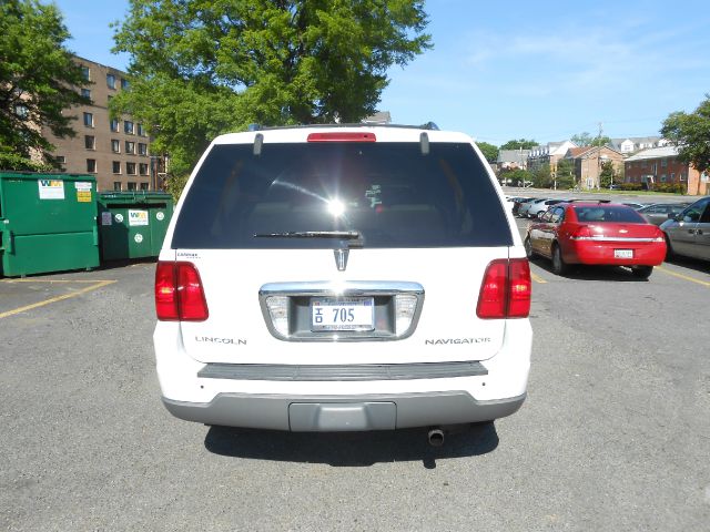 Lincoln Navigator 2004 photo 4