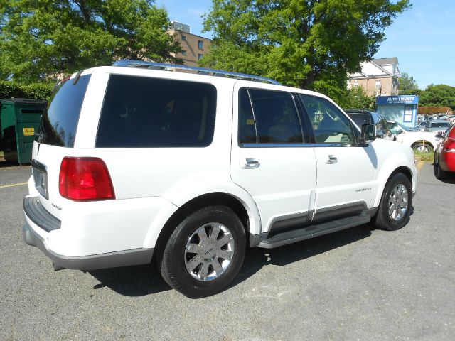 Lincoln Navigator 2004 photo 5