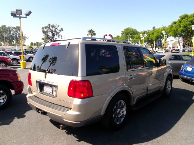 Lincoln Navigator 2004 photo 1