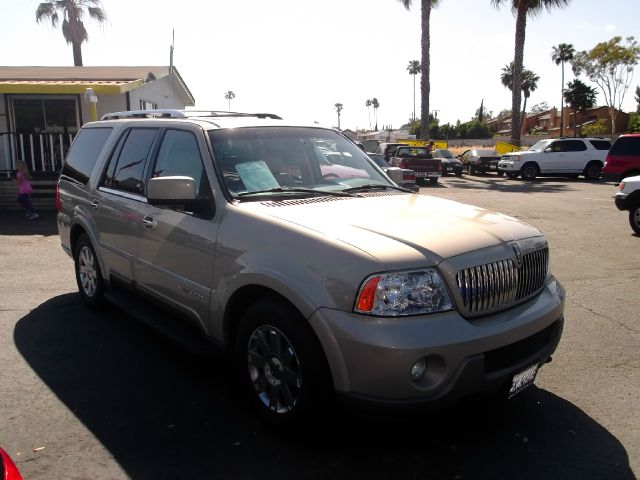 Lincoln Navigator 2004 photo 2