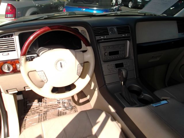 Lincoln Navigator 2004 photo 3