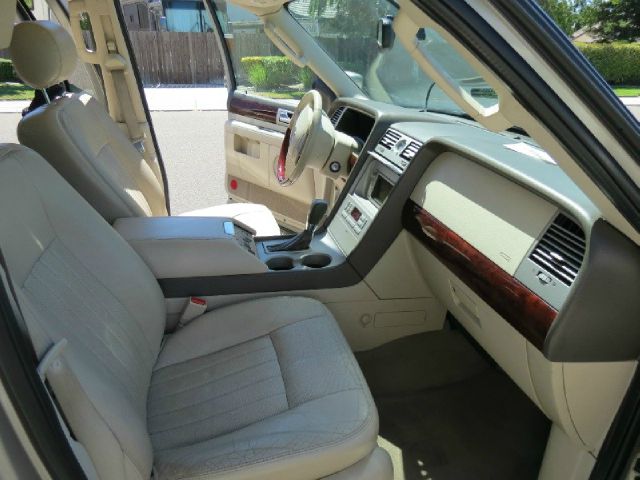 Lincoln Navigator 2004 photo 1