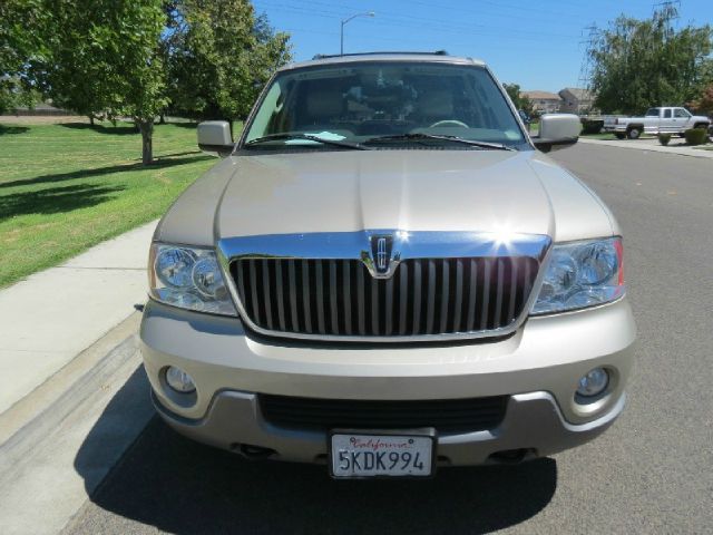 Lincoln Navigator 2004 photo 2