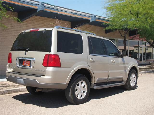 Lincoln Navigator 2004 photo 1