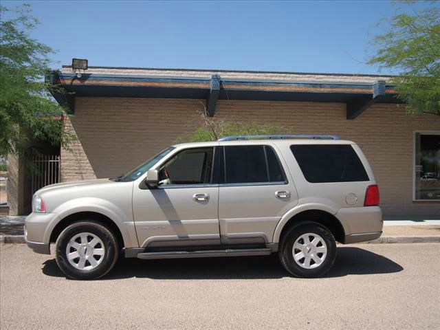 Lincoln Navigator 2004 photo 3