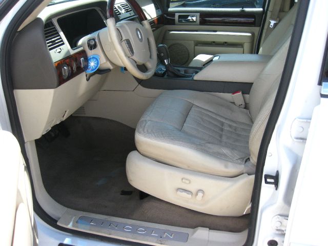 Lincoln Navigator 2004 photo 10