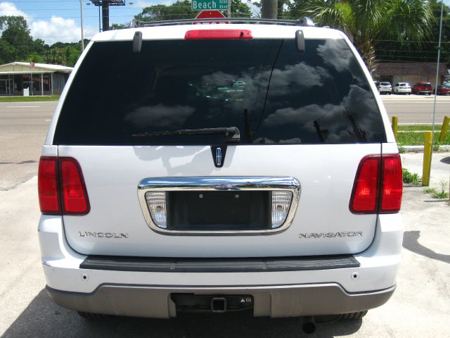 Lincoln Navigator 2004 photo 11