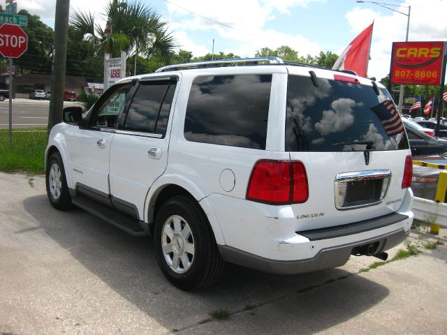 Lincoln Navigator 2004 photo 12