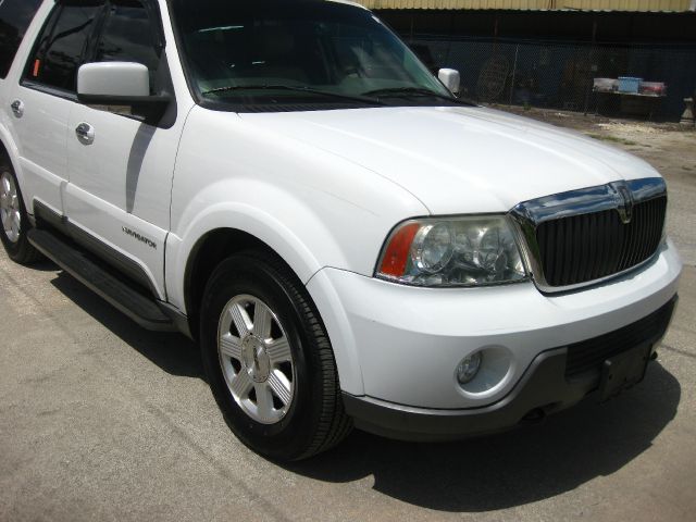 Lincoln Navigator 2004 photo 14