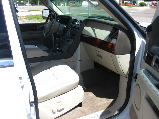 Lincoln Navigator 2004 photo 15