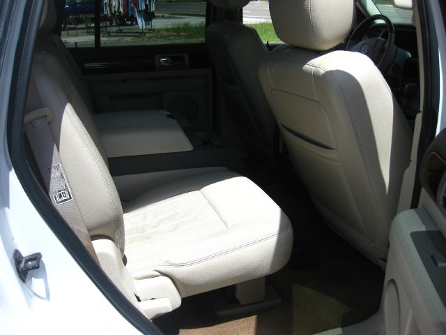 Lincoln Navigator 2004 photo 16