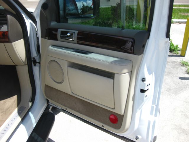 Lincoln Navigator 2004 photo 18