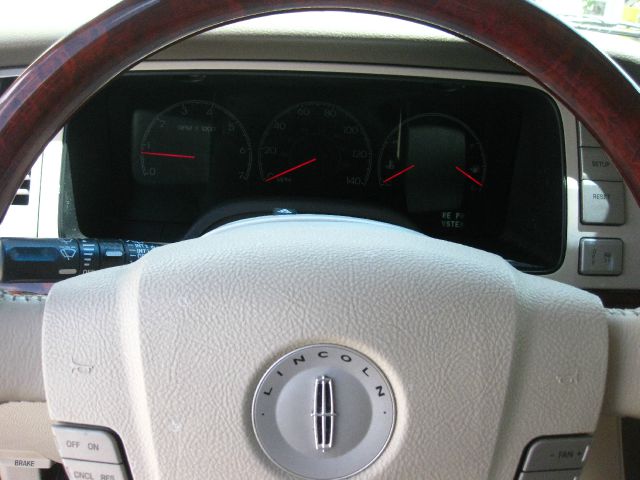 Lincoln Navigator 2004 photo 2