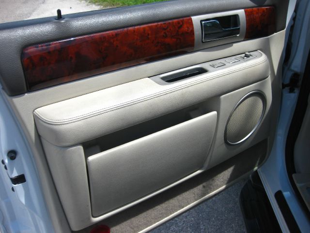 Lincoln Navigator 2004 photo 3