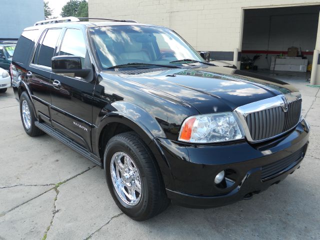 Lincoln Navigator 2004 photo 1