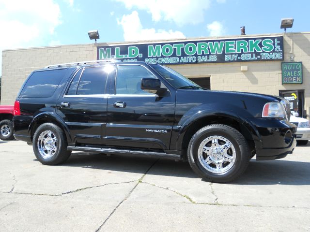 Lincoln Navigator 2004 photo 2