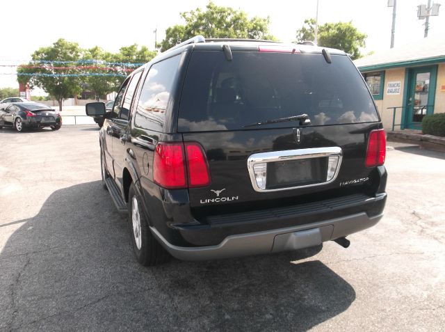 Lincoln Navigator 2004 photo 18