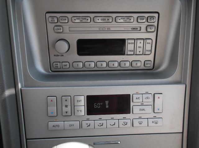 Lincoln Navigator 2004 photo 9