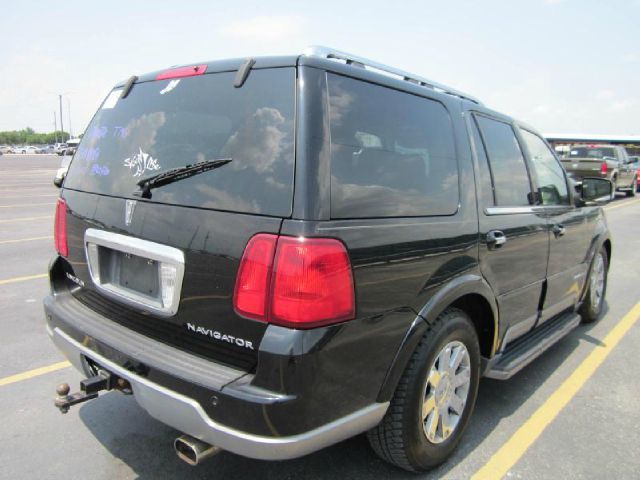 Lincoln Navigator 2004 photo 3