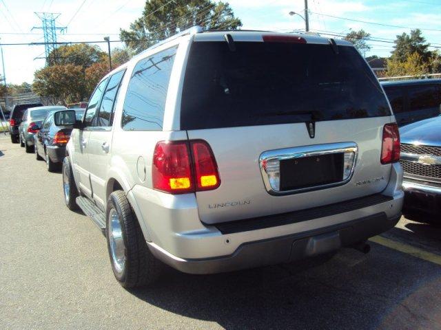 Lincoln Navigator 2004 photo 3