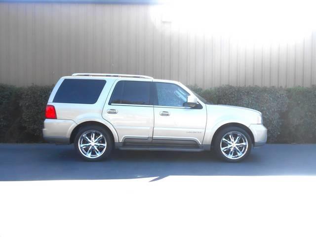 Lincoln Navigator 2004 photo 4