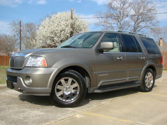 Lincoln Navigator 2004 photo 3